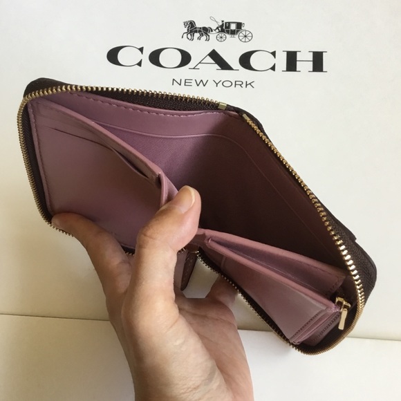 🌻Coach Small Zip Around Wallet NWT. - Picture 3 of 8